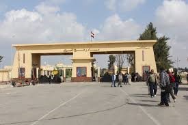 ترتفع رفح عن سطح البحر بـ 48 متراً. وتتميز بأرضها الرملية، حيث تحيط بها الكثبان الرملية من كل جهة.